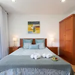 Host Wise - Bright Quiet Flats - Prime Location *