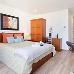 Host Wise - Bright Quiet Flats - Prime Location