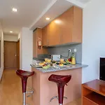 Host Wise - Bright Quiet Flats - Prime Location *
