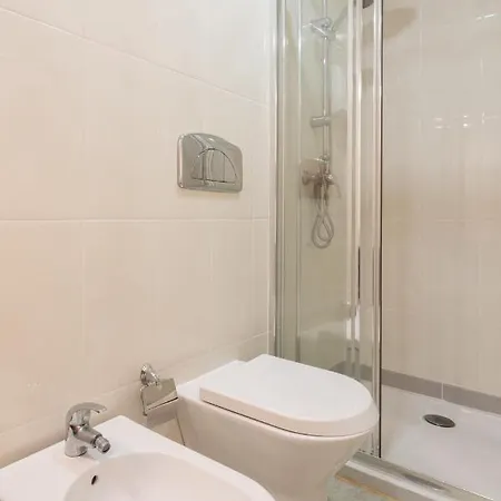 Host Wise - Bright Quiet Flats - Prime Location Daire