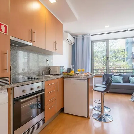 Host Wise - Bright Quiet Flats - Prime Location Daire