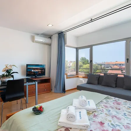 Host Wise - Bright Quiet Flats - Prime Location Daire