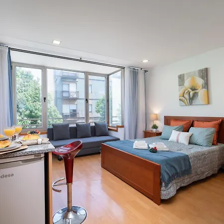 Host Wise - Bright Quiet Flats - Prime Location *