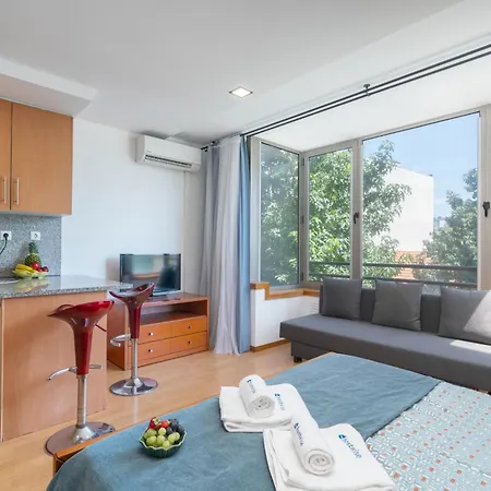 Host Wise - Bright Quiet Flats - Prime Location Daire