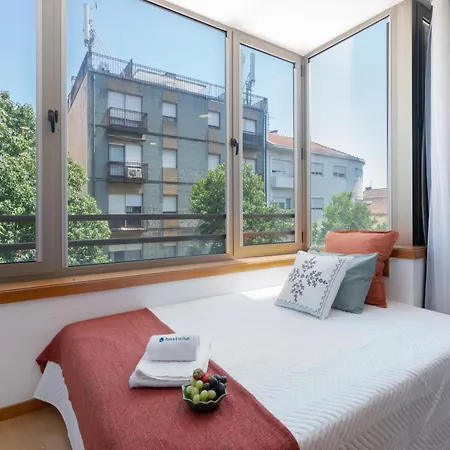Host Wise - Bright Quiet Flats - Prime Location Daire