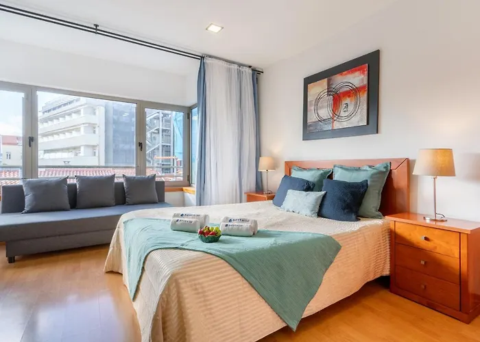 Host Wise - Bright Quiet Flats - Prime Location *