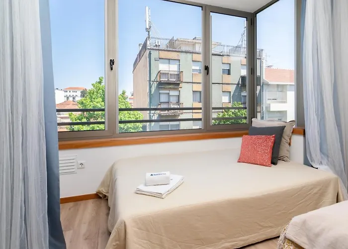 Host Wise - Bright Quiet Flats - Prime Location