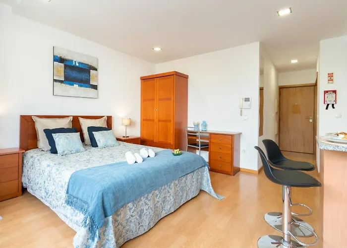 Host Wise - Bright Quiet Flats - Prime Location