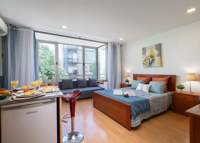 Host Wise - Bright Quiet Flats - Prime Location *