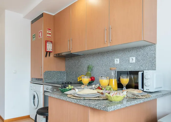 Host Wise - Bright Quiet Flats - Prime Location * Oporto