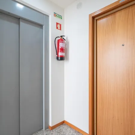 Host Wise - Bright Quiet Flats - Prime Location