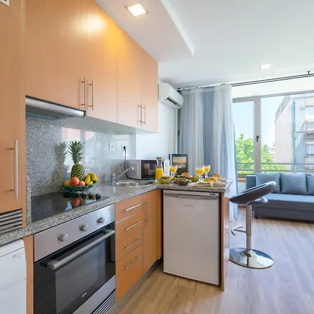 Host Wise - Bright Quiet Flats - Prime Location Apartment