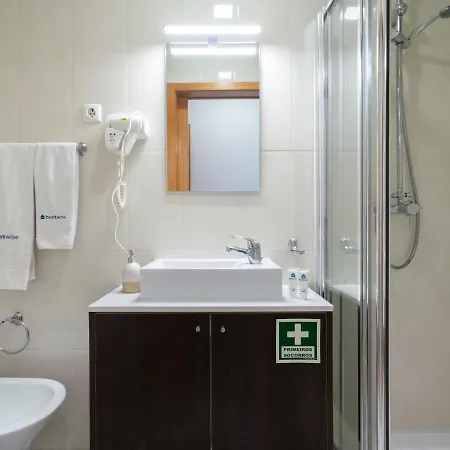 Host Wise - Bright Quiet Flats - Prime Location *