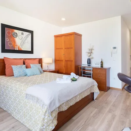 Host Wise - Bright Quiet Flats - Prime Location