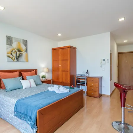 Host Wise - Bright Quiet Flats - Prime Location 포르투