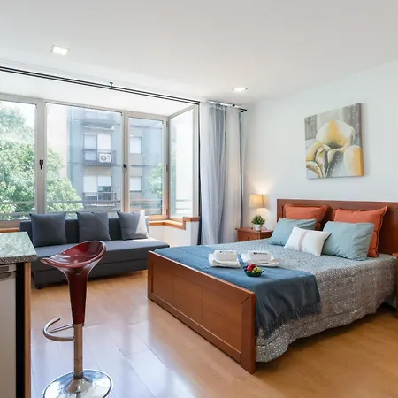 Host Wise - Bright Quiet Flats - Prime Location 포르투