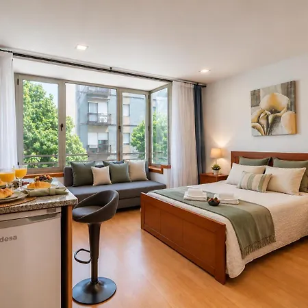 Magnolia - Bright Quiet Flats - Prime Location Apartment *