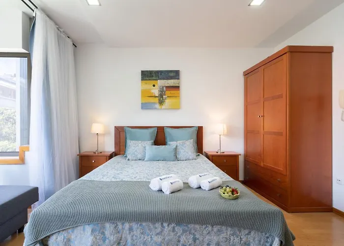 Host Wise - Bright Quiet Flats - Prime Location *