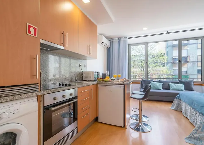 Host Wise - Bright Quiet Flats - Prime Location Lejlighed