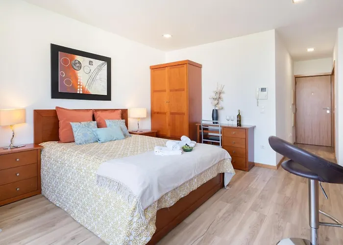 Host Wise - Bright Quiet Flats - Prime Location