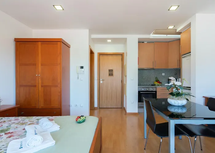 Host Wise - Bright Quiet Flats - Prime Location * Porto