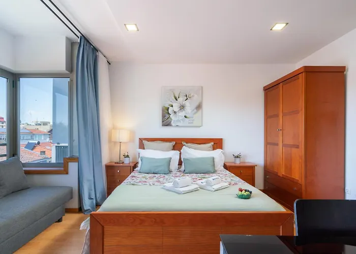 Host Wise - Bright Quiet Flats - Prime Location *