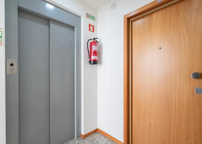 Host Wise - Bright Quiet Flats - Prime Location