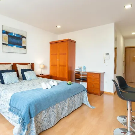 Host Wise - Bright Quiet Flats - Prime Location