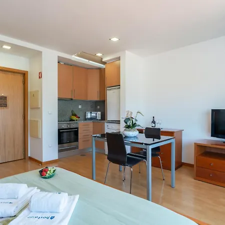 Host Wise - Bright Quiet Flats - Prime Location *