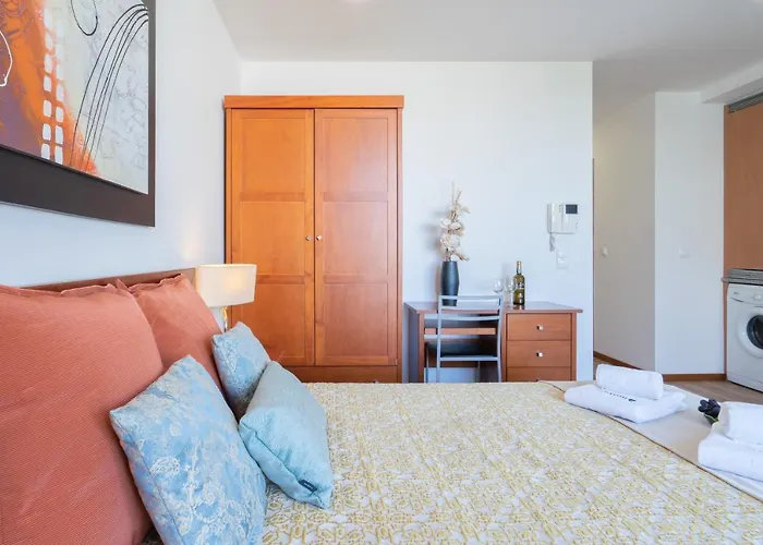 Host Wise - Bright Quiet Flats - Prime Location פורטו