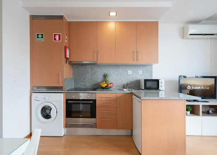 Host Wise - Bright Quiet Flats - Prime Location