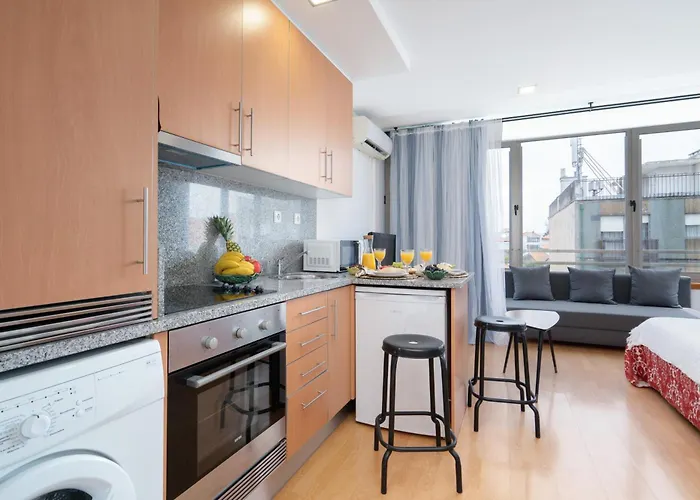 Host Wise - Bright Quiet Flats - Prime Location